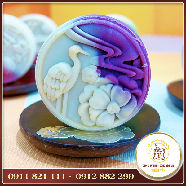 Bánh trung thu 2 màu trắng tím